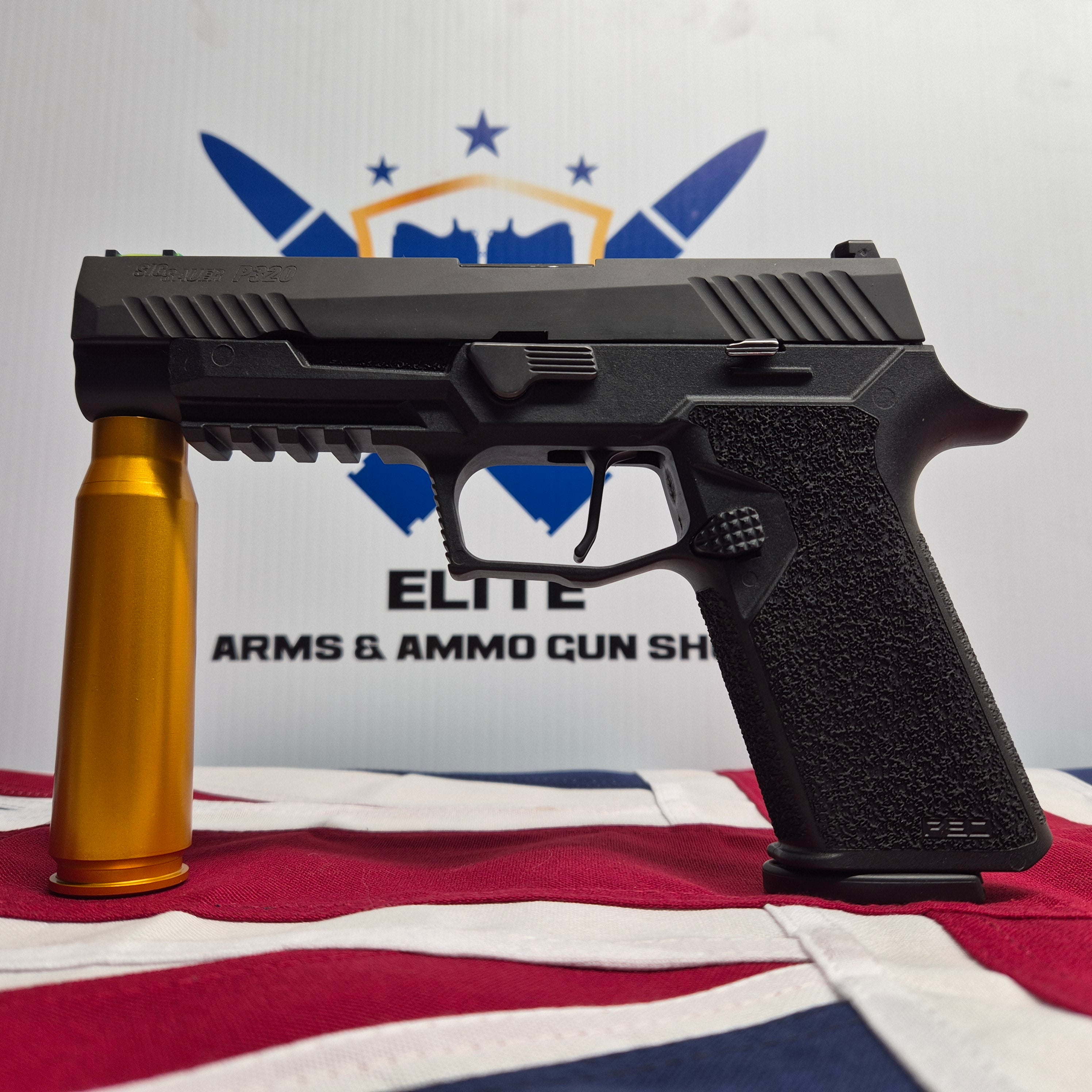 SIG P320 9MM 10RD 127MM WITH 6 MAGAZINES IN ORIGIONAL BOX WITH PF320PTEX GRIP - NEAR NEW **$2500 ONO**