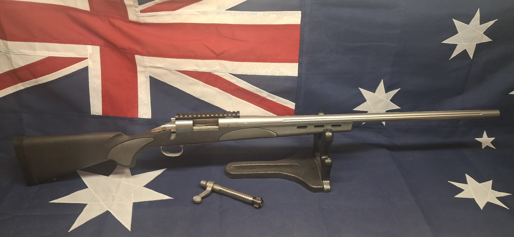 REMINGTON 700 308WIN FLUTED STAINLESS 26" BARREL WITH LEUPOLD PIC RAIL SYNTHETIC STOCK