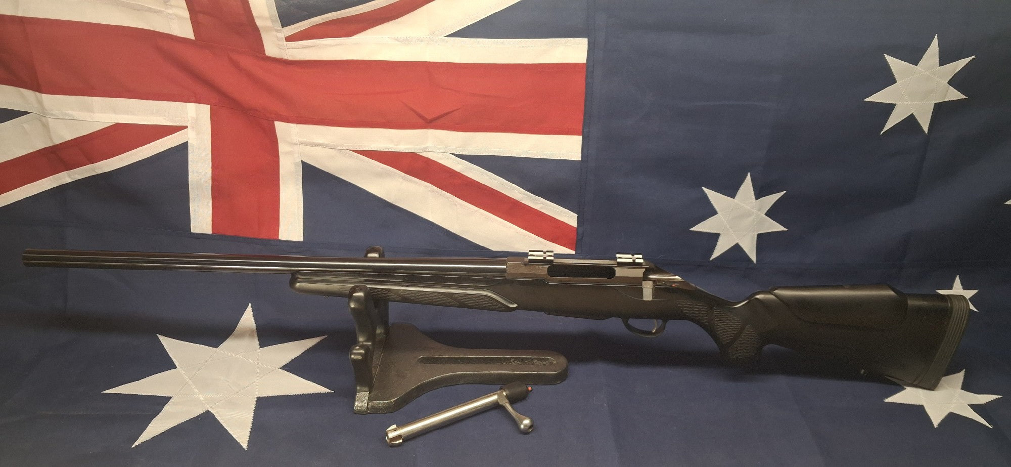 TIKKA **LEFT HAND** T3 308WIN BLACK SYNTHETIC VARMINT BARREL BLUED WITH DIRECT WEAVER MOUNTS