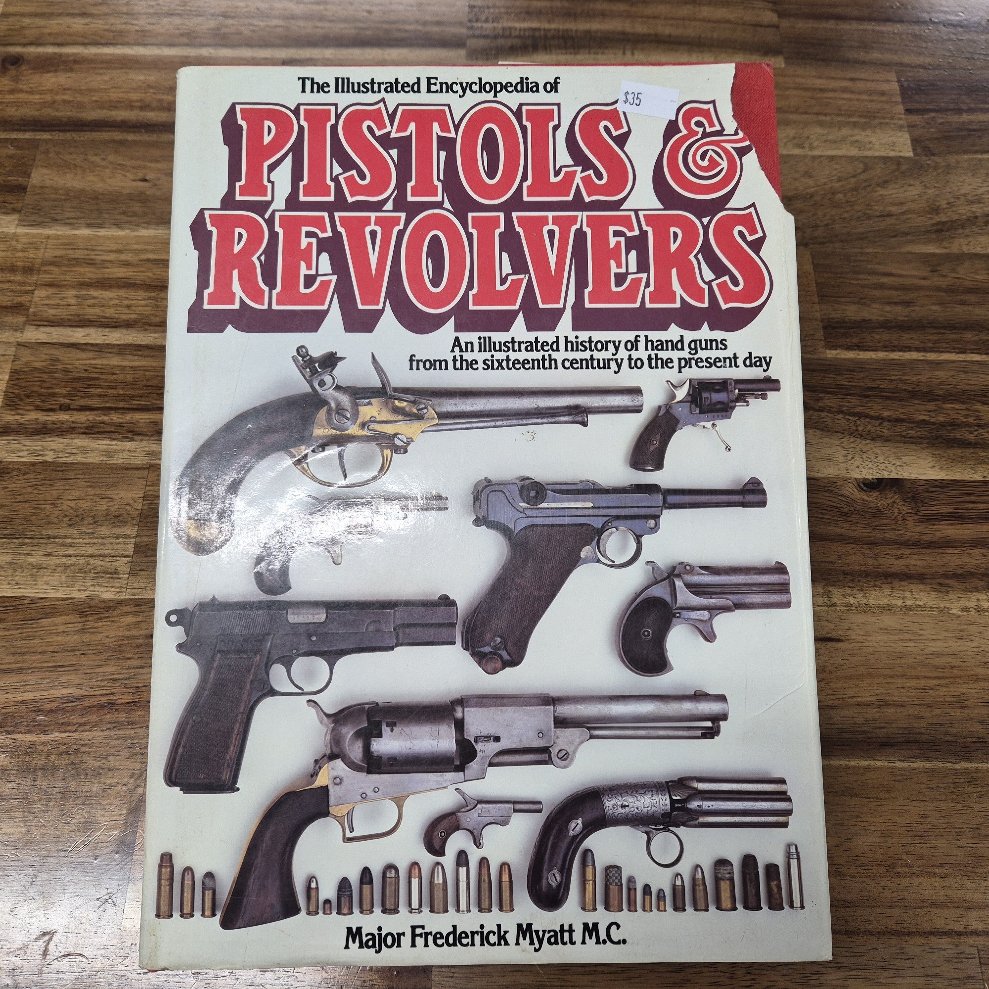 THE ILLUSTRATED ENCYCLOPEDIA OF PISTOLS AND REVOLVERS