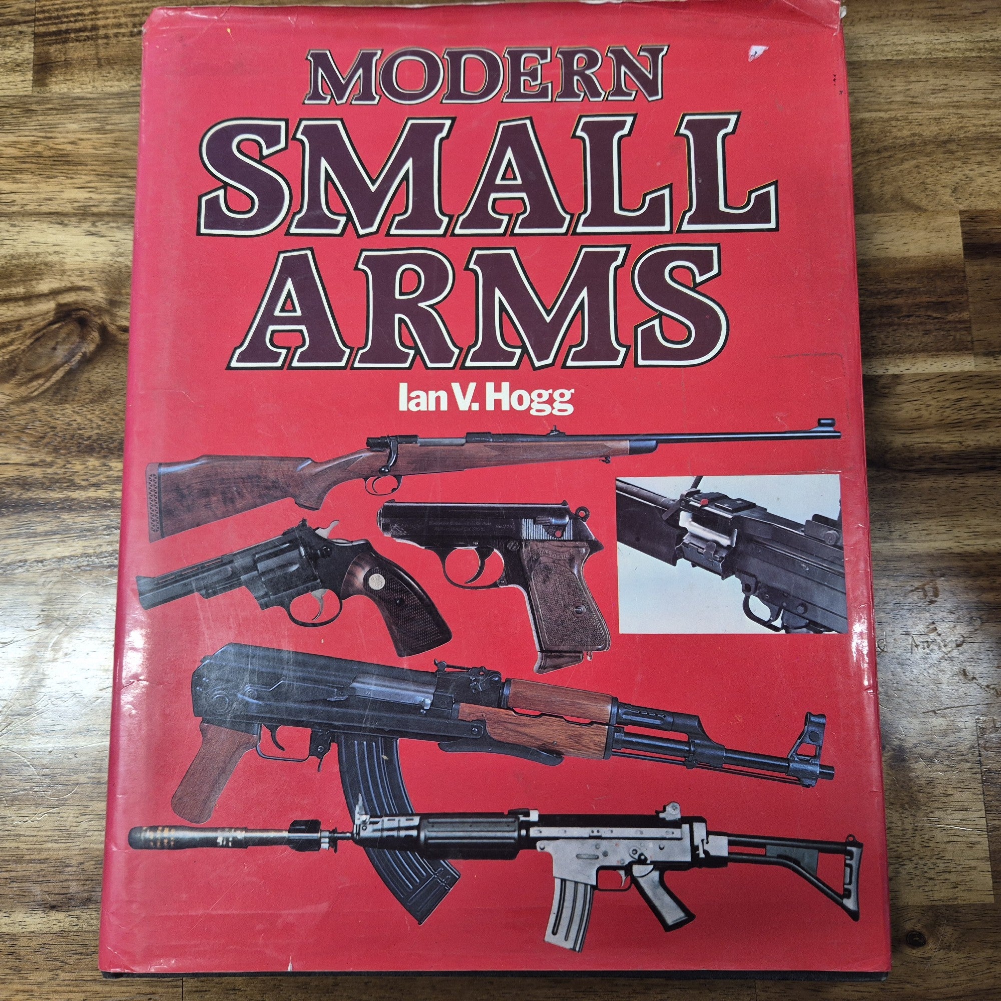 MODERN SMALL ARMS BY IAN V. HOGG