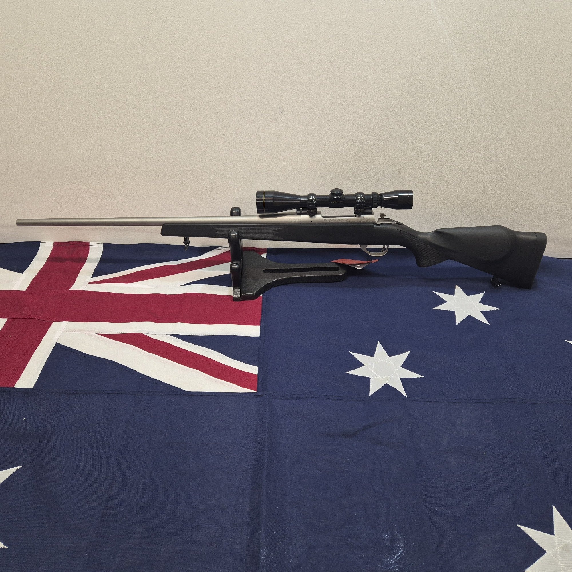 WEATHERBY VANGUARD 223REM WITH LEUPOLD 3-9X40 SCOPE