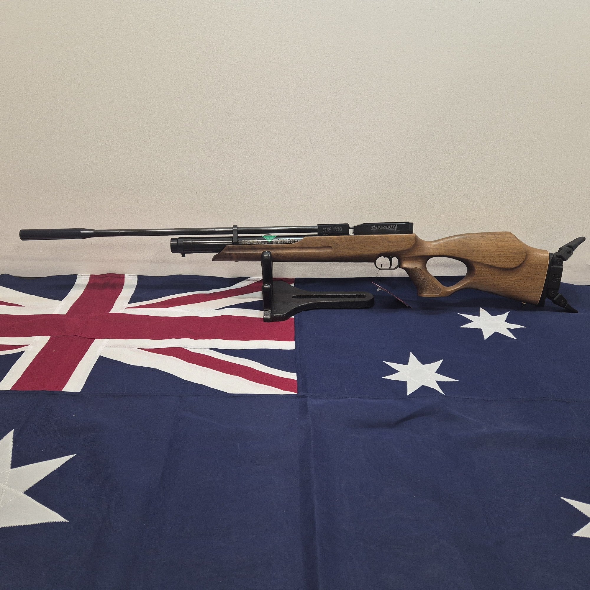 WEIHRAUCH HW 100 177AIR WITH 2 MAGAZINES