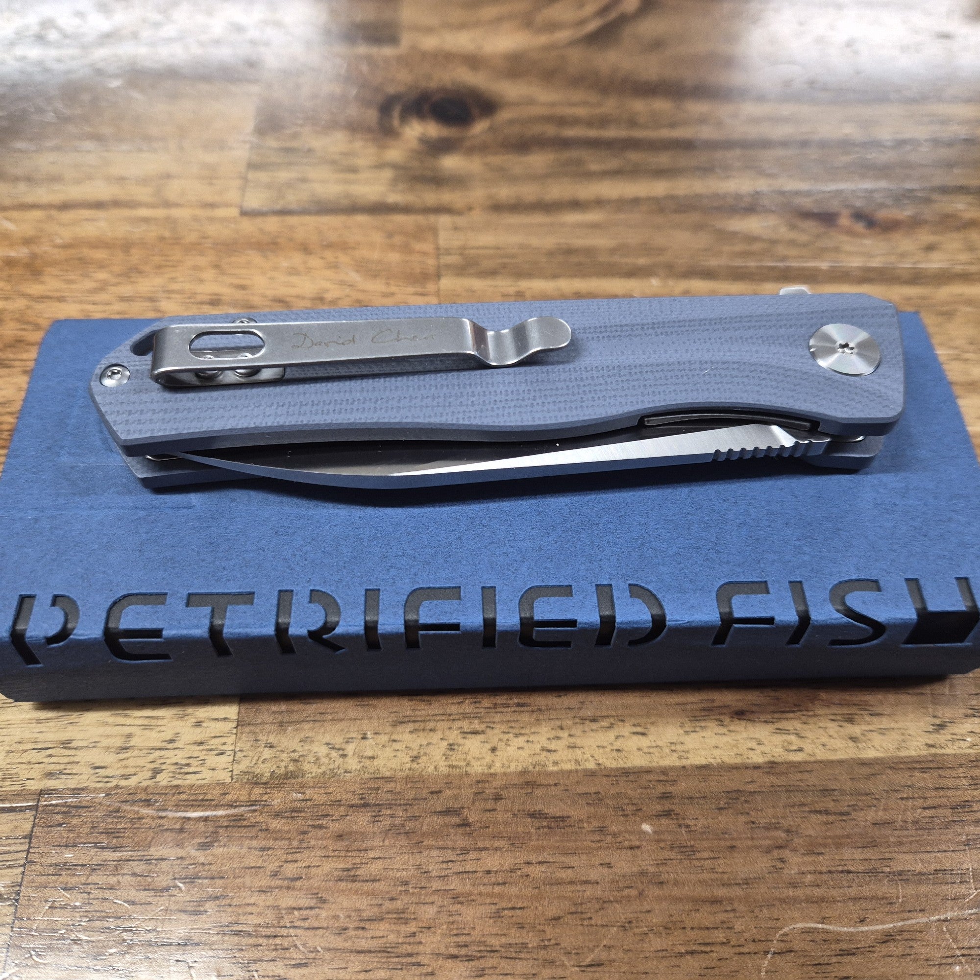 PETRIFIED FISH FORWARD KNIFE - BLUE / STAINLESS