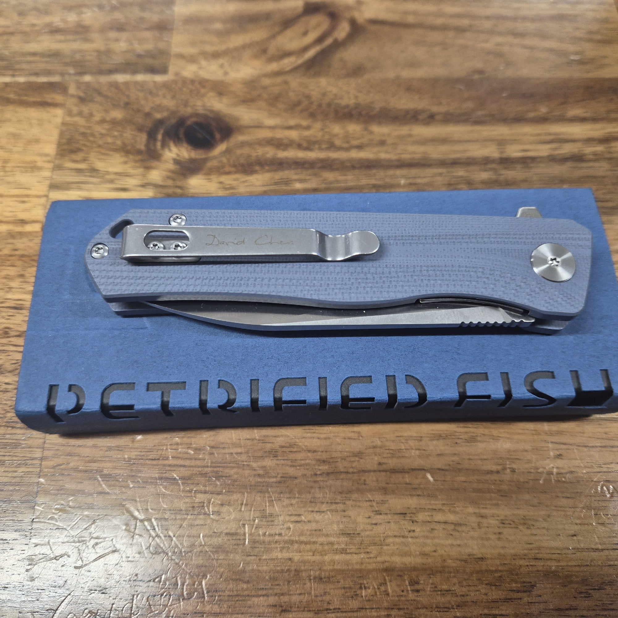 PETRIFIED FISH FORWARD KNIFE - BLUE / STAINLESS