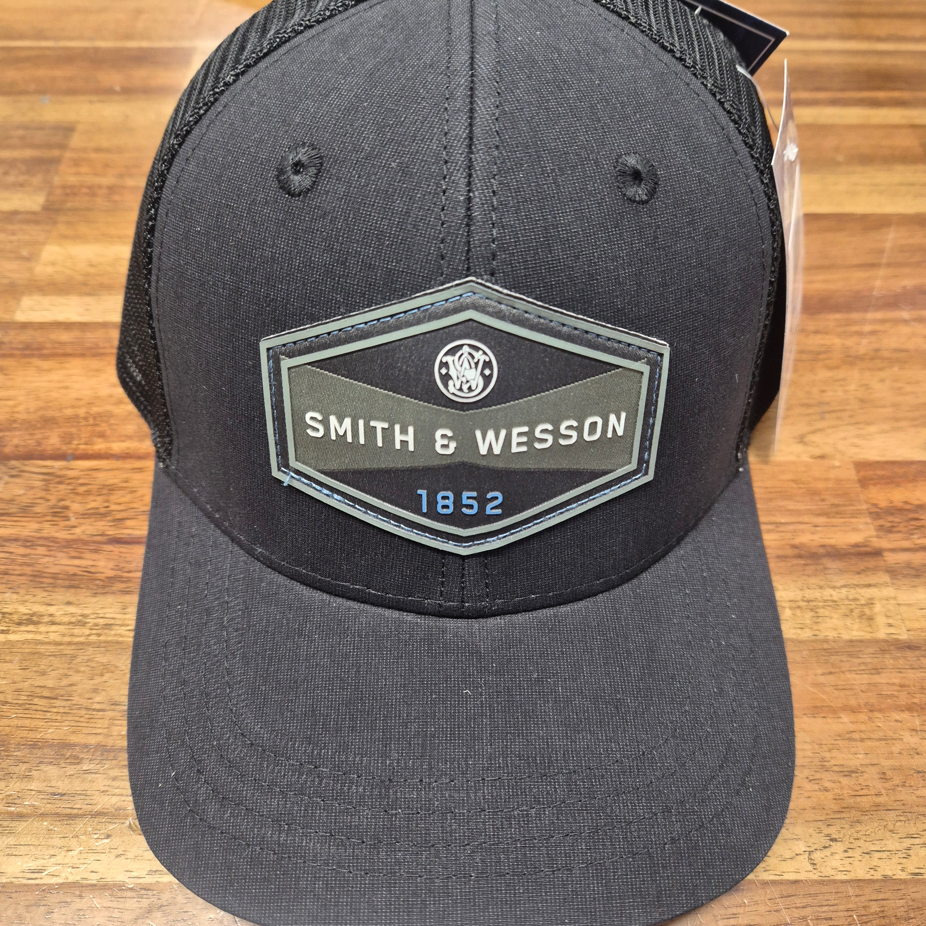 S&W TWO TONE HEX PATCH TRUCKER CAP IN HEATHER BLACK LINEN