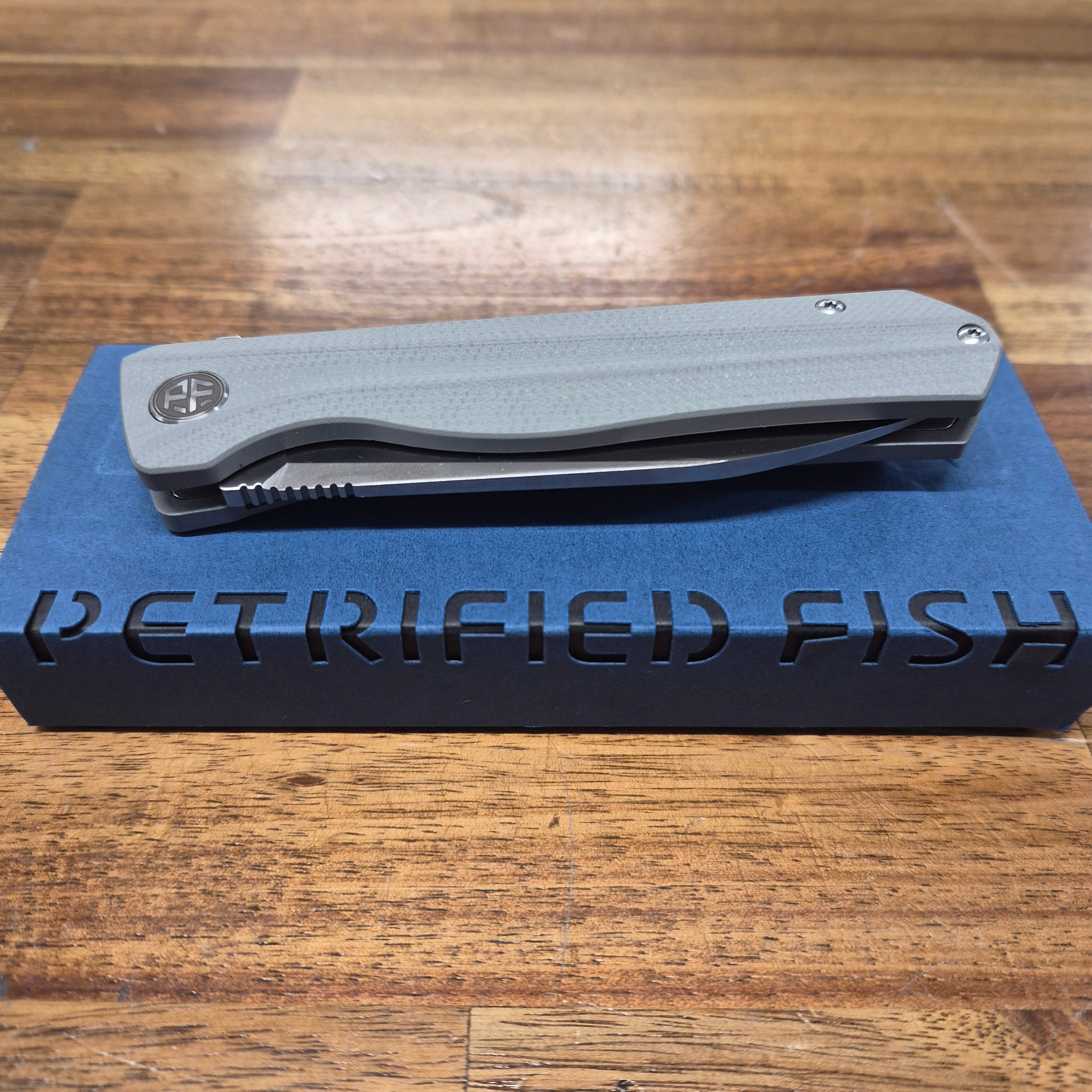 PETRIFIED FISH FORWARD FOLDER KNIFE - GREY